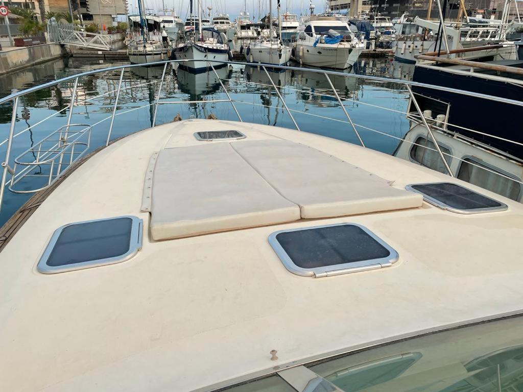 Cozy Yacht Lodge In Barcelona With Boat Tour Option San Adrián de Besós Zewnętrze zdjęcie